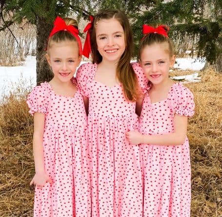Isla Spencer Image With Sisters