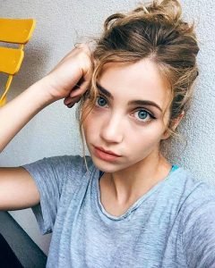 Emily Rudd Biography, Wiki, Age, Height, Dating, Net Worth, Contact ...