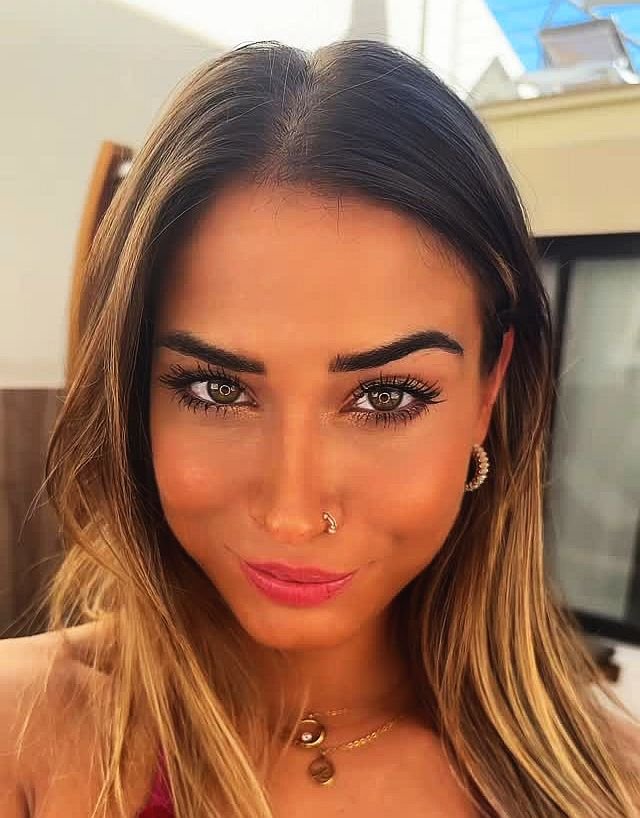 Fernanda S (@ferninside) Age, Lifestyle, Career & More