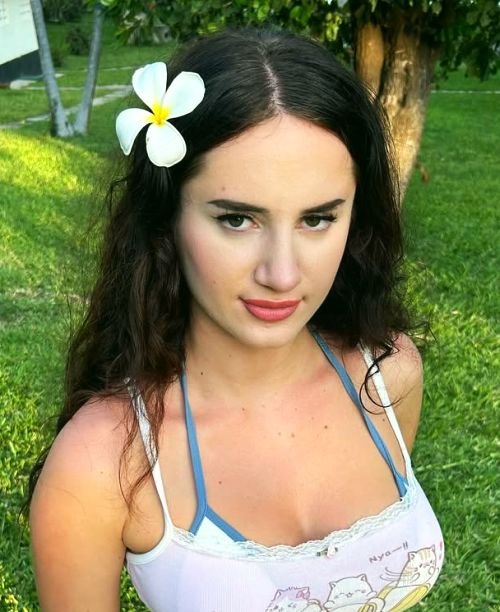 Marlyn B Age, Lifestyle, Career