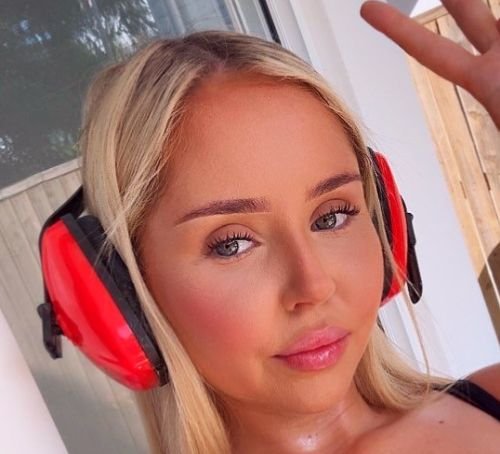 Logie Age, Family, Lifestyle & Career – @aussiechippychick