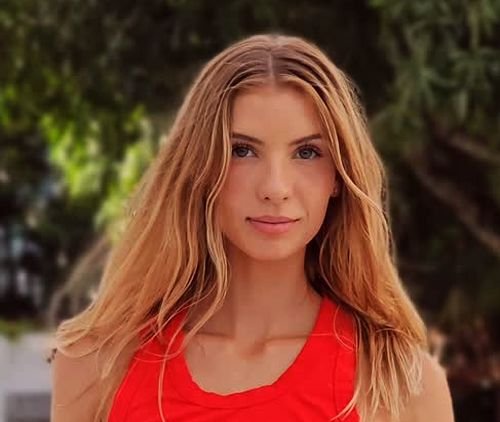 Lilly Vouton Age, Family, Lifestyle & Career – @lillybunsxo
